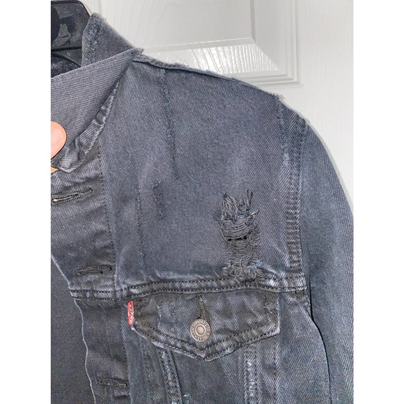 Womens distressed Levi’s jacket size small - Picture 2 of 7
